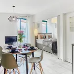 Golden Hour Apartments- Armii Krajowej 9