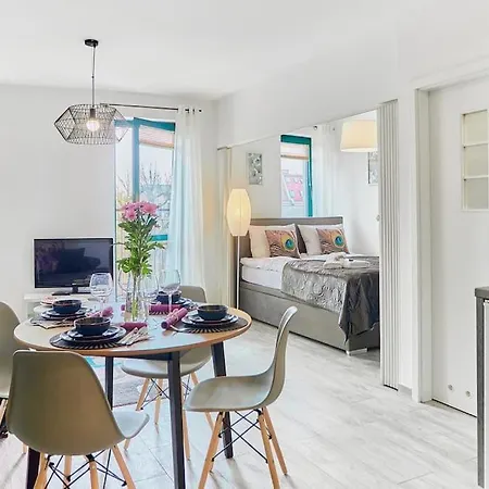 Golden Hour Apartments- Armii Krajowej 9