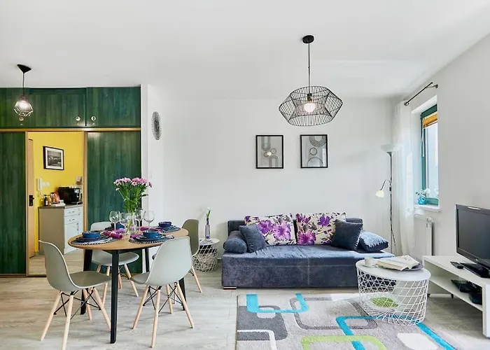 Golden Hour Apartments- Armii Krajowej 9 شقة سفينويتشي
